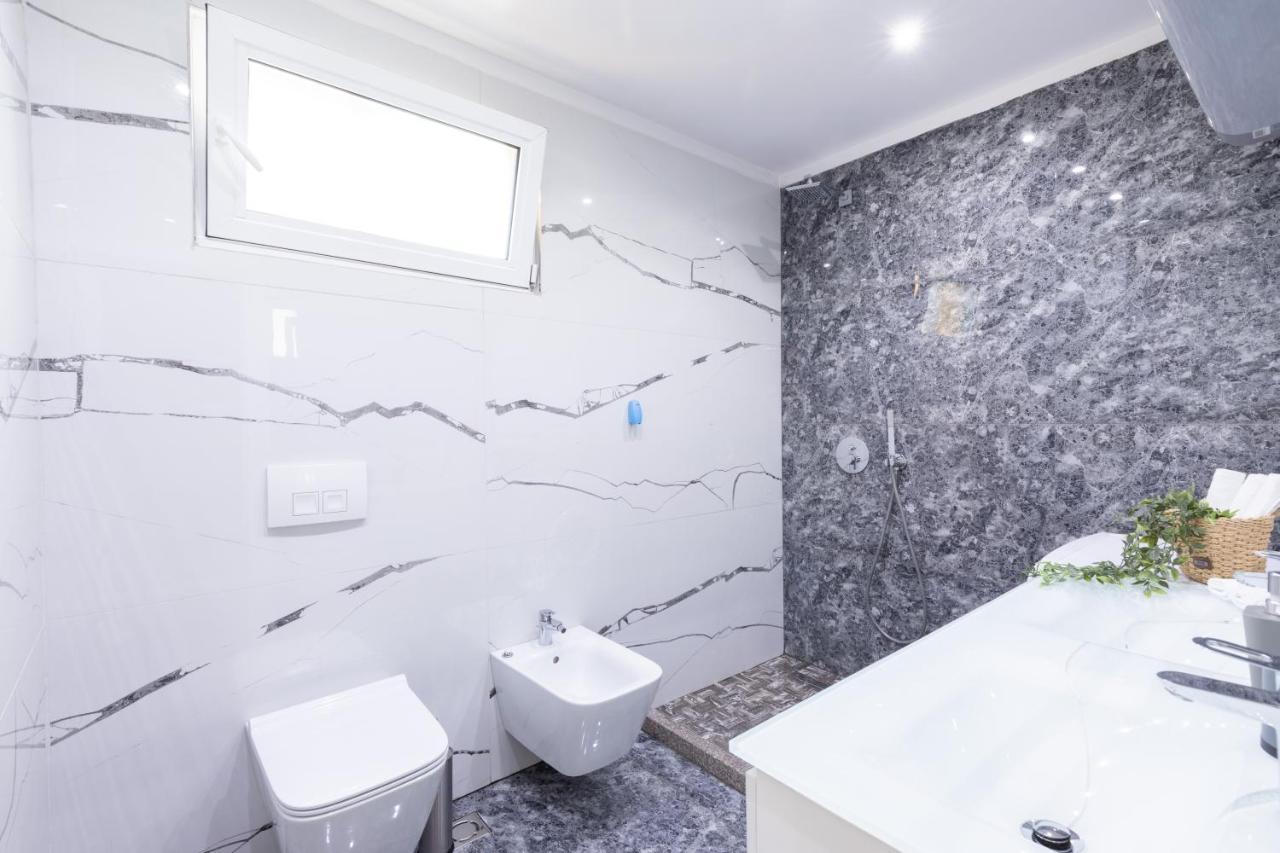 Exclusive 2 Bedrooms Apartment 地拉那 外观 照片