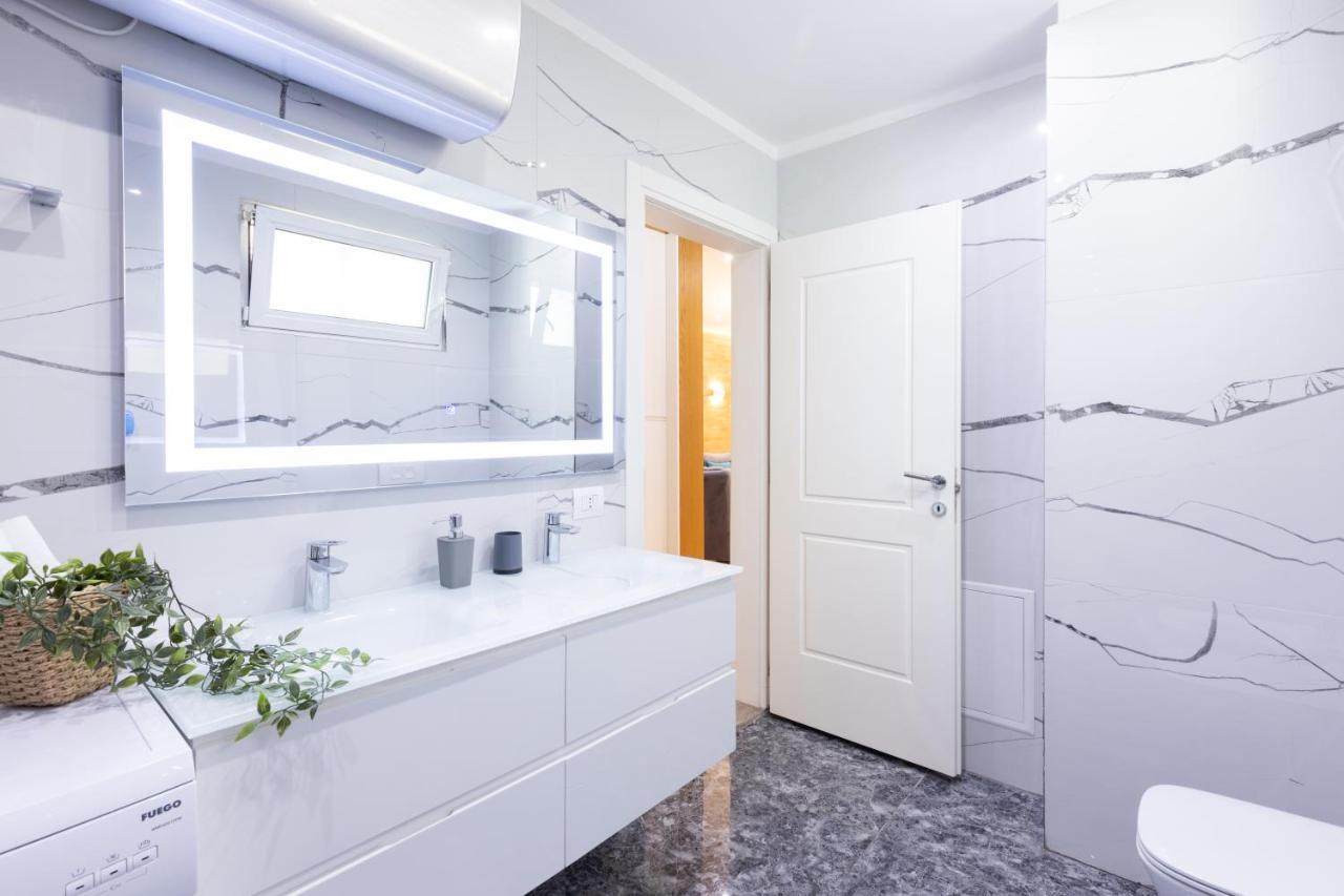 Exclusive 2 Bedrooms Apartment 地拉那 外观 照片